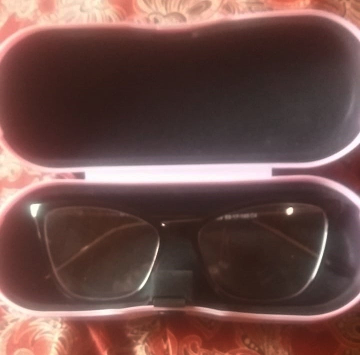 Óculos de Grau Feminino em Estojo Rosa Encontrado nas Imediações do Atacado SanFrancisco em Petrolândia-PE Óculos de Grau Feminino em Estojo Rosa Encontrado nas Imediações do Atacado SanFrancisco em Petrolândia-PE