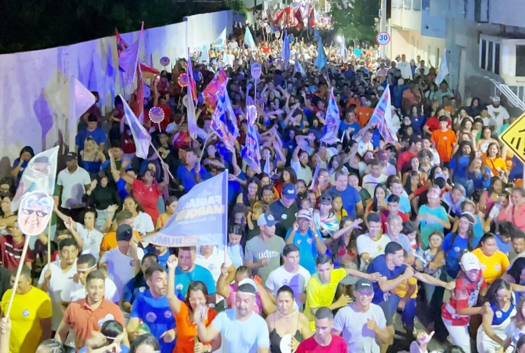 Mega arrastão mobiliza multidão em apoio à reeleição de Fabiano Marques e Rogério Novaes em Petrolândia; VEJA FOTOS E VÍDEO!