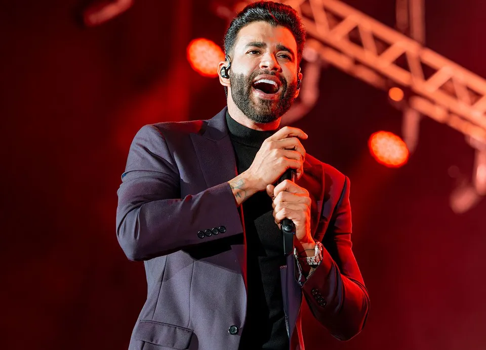 Gusttavo Lima: polêmicas vão de celular vazado em música a cachê milionário em cidades pequenas Gusttavo Lima: polêmicas vão de celular vazado em música a cachê milionário em cidades pequenas