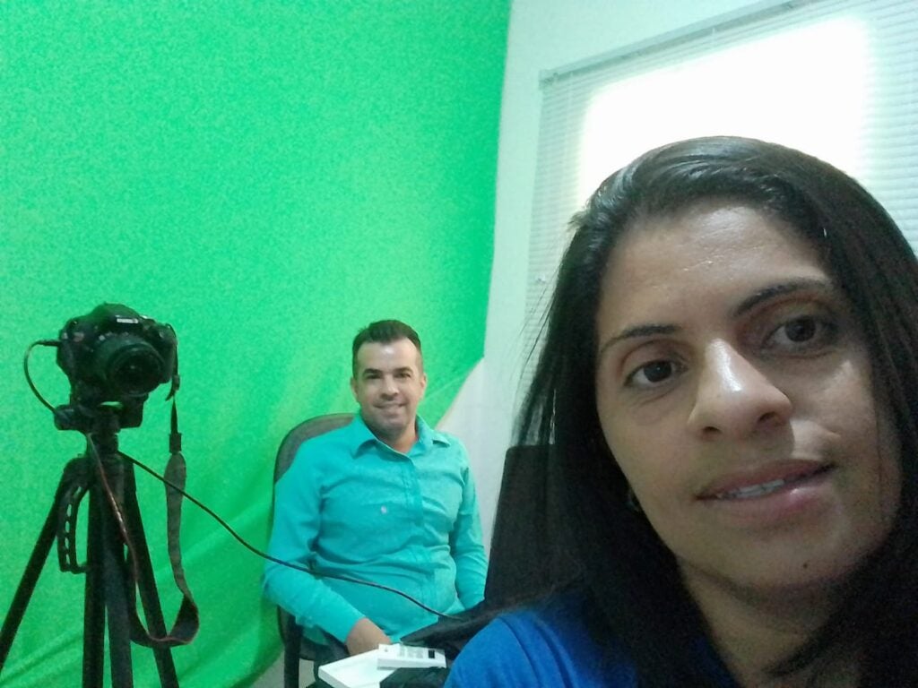 Ana Paula Gomes: 4 Anos de Dedicação ao Blog PN Petrolândia Notícias como Roteirista e Cinegrafista