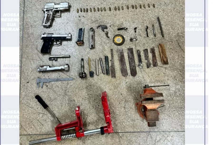 PM descobre fabricação ilegal de armas de fogo em Floresta PM descobre fabricação ilegal de armas de fogo em Floresta