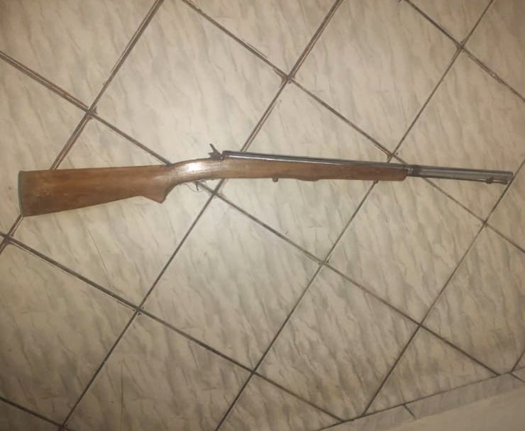 Polícia Militar apreende arma de fogo artesanal na zona rural de Inajá-PE Polícia Militar apreende arma de fogo artesanal na zona rural de Inajá-PE