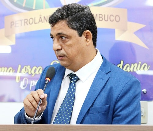 Vereador Gil da Cesta Básica Reafirma Compromisso em Discurso de Posse para 2º Mandato em Petrolândia