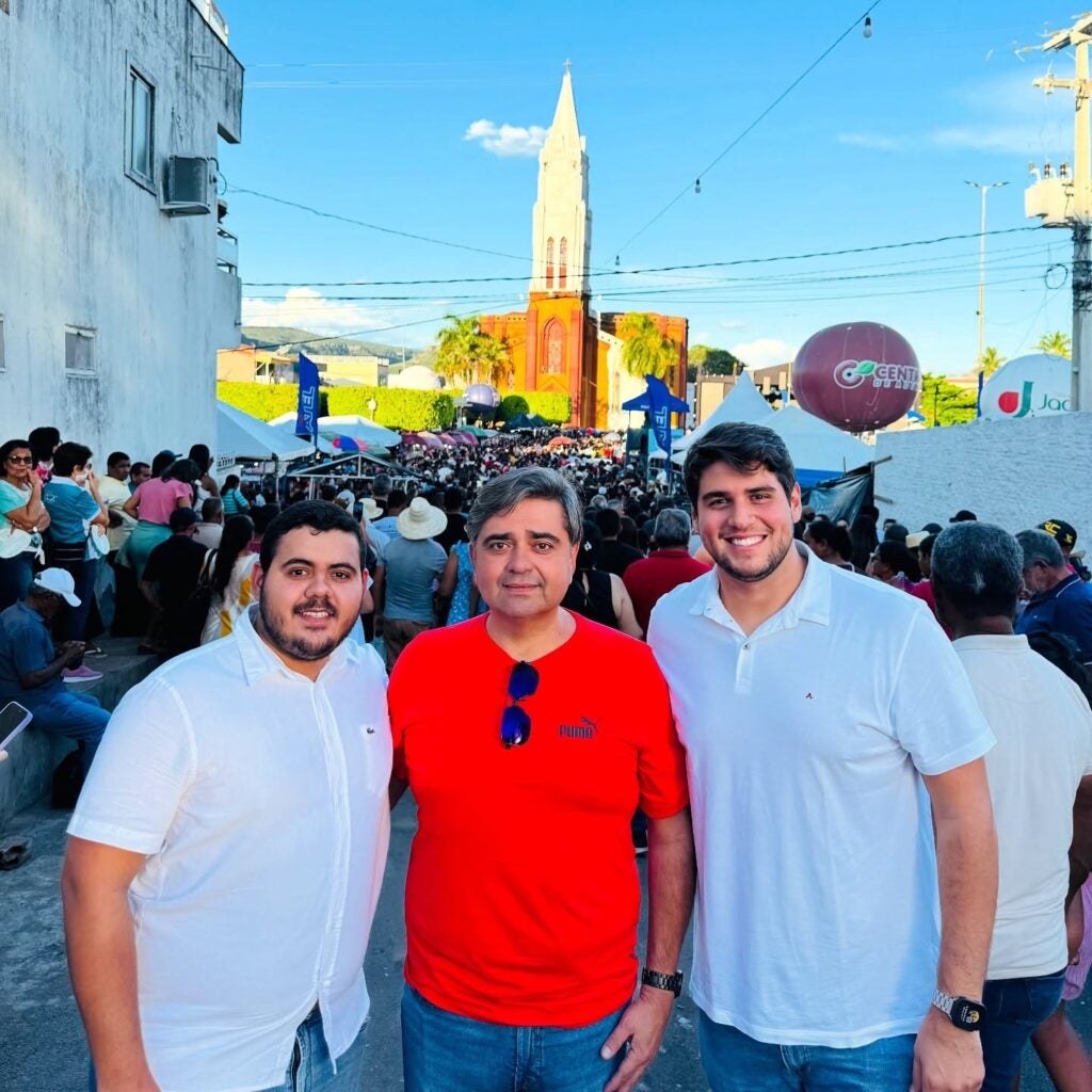 Prefeito Fabiano Marques participa da procissão de Nossa Senhora da Saúde ao lado de Bruno Marques e Gerson Júnior
