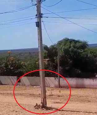 Morador denuncia poste prestes a cair na Agrovila 10 da Reta, zona rural de Tacaratu-PE