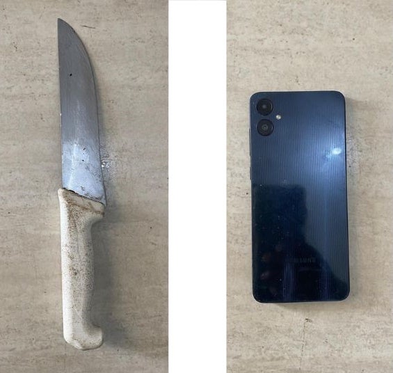 Polícia Militar recupera celular roubado e apreende arma branca durante patrulhamento em Jatobá-PE Polícia Militar recupera celular roubado e apreende arma branca durante patrulhamento em Jatobá-PE