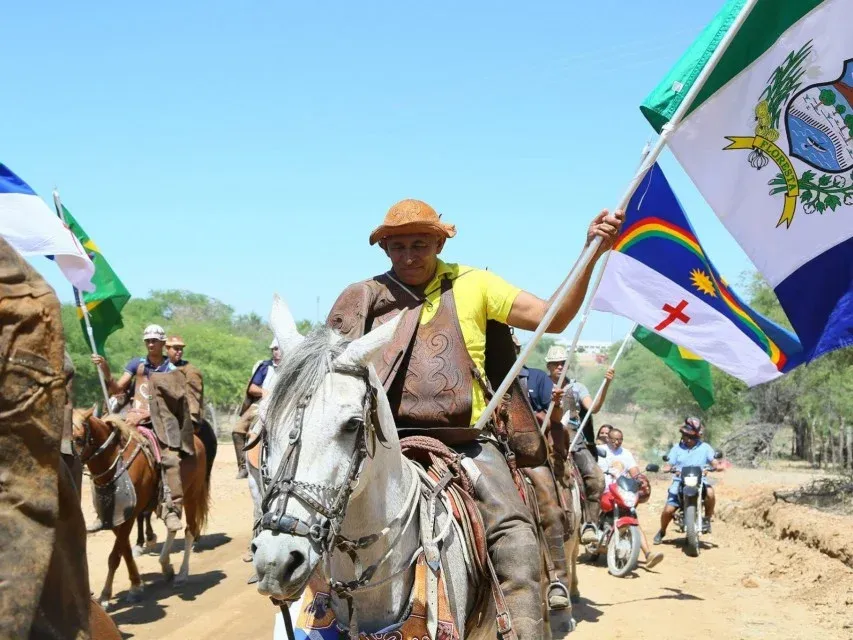 Assassinado em 2024, vaqueiro florestano que carregou bandeira LGBTQIA+ é homenageado