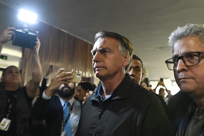 Moraes dá 24h para defesa de Bolsonaro explicar descumprimento de cautelar, sob pena de prisão imediata Moraes dá 24h para defesa de Bolsonaro explicar descumprimento de cautelar, sob pena de prisão imediata