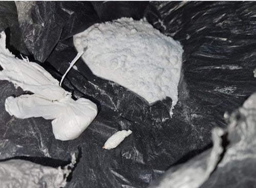 Polícia Militar apreende cocaína e conduz três suspeitos por tráfico em Petrolândia Polícia Militar apreende cocaína e conduz três suspeitos por tráfico em Petrolândia