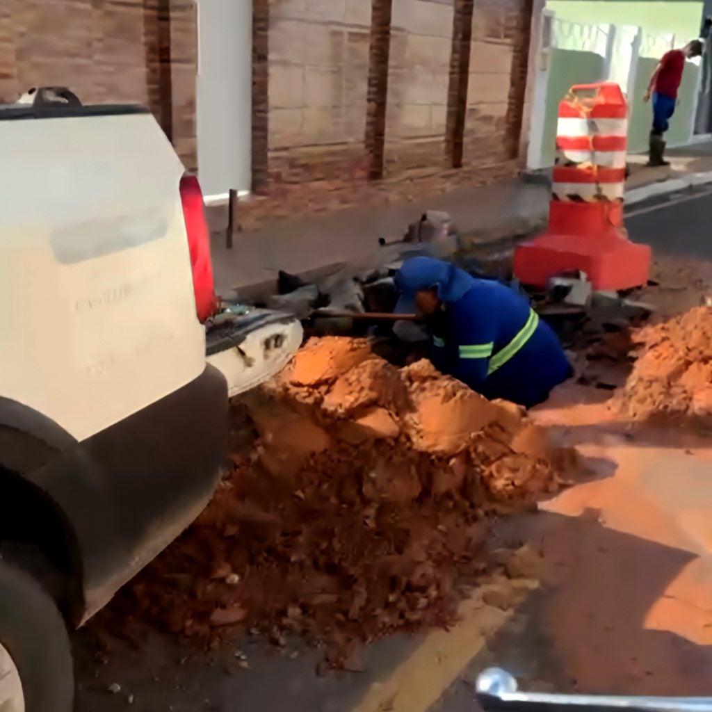 Vazamento em tubulação deixa moradores de Petrolândia sem água nas torneiras