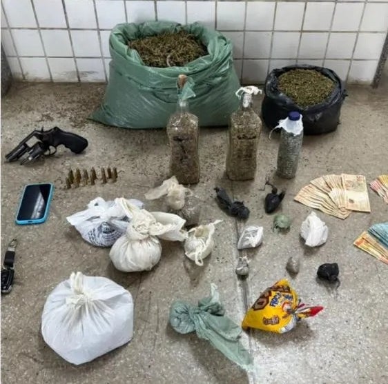 Homem é preso por tráfico de drogas e posse ilegal de arma de fogo em Floresta, PE Homem é preso por tráfico de drogas e posse ilegal de arma de fogo em Floresta, PE