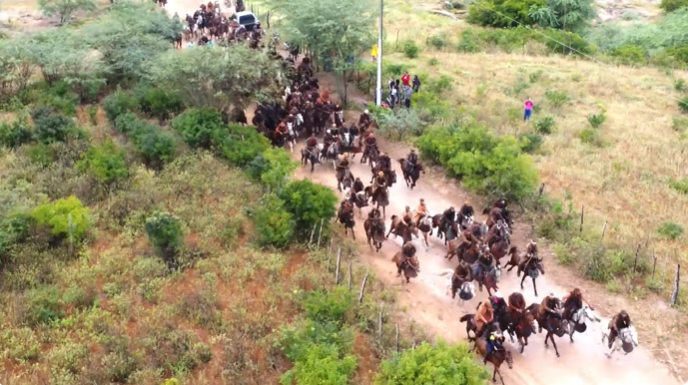 20ª Pega de Boi do Mato da Fazenda Carrapateira reúne vaqueiros e forrozeiros em grande festa em Jatobá, no Sertão de PE 20ª Pega de Boi do Mato da Fazenda Carrapateira reúne vaqueiros e forrozeiros em grande festa em Jatobá, no Sertão de PE