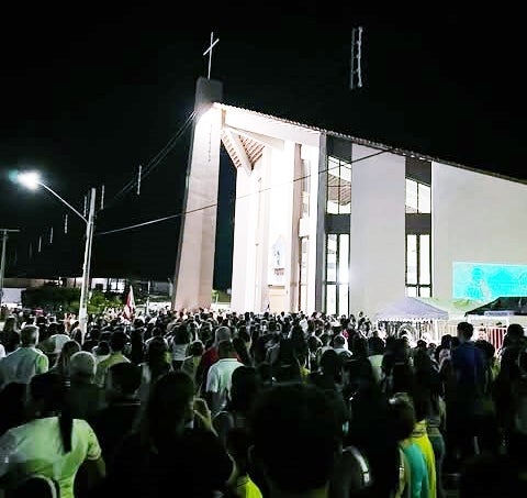 Petrolândia dá início à Festa do Padroeiro São Francisco de Assis com grande procissão de fiéis