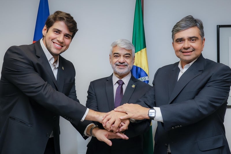 Prefeito Fabiano Marques e Dr. Bruno Marques garantem R$ 1,4 milhão em recursos para Petrolândia durante encontro com o senador Humberto Costa Prefeito Fabiano Marques e Dr. Bruno Marques garantem R$ 1,4 milhão em recursos para Petrolândia durante encontro com o senador Humberto Costa