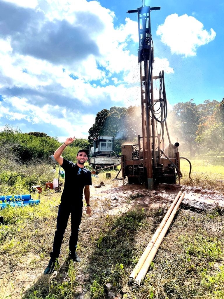 Vereador Reginho do Pipa celebra Dia do Vereador com conquista de poços artesianos para Tacaratu