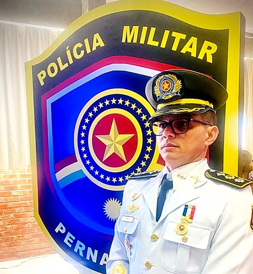 Tenente-Coronel Fradiki, Comandante da 4ª CIPM, é condecorado com medalha alusiva aos 200 anos da PMPE por relevantes serviços prestados
