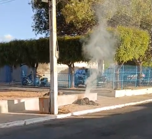 Leitor do Blog PN denuncia queima de lixo em via pública atrás do Fórum de Petrolândia