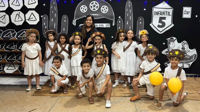 Alunos do Colégio Santíssimo Sacramento, em Maceió, prestam homenagem ao cordelista petrolandense Zé do Cordel