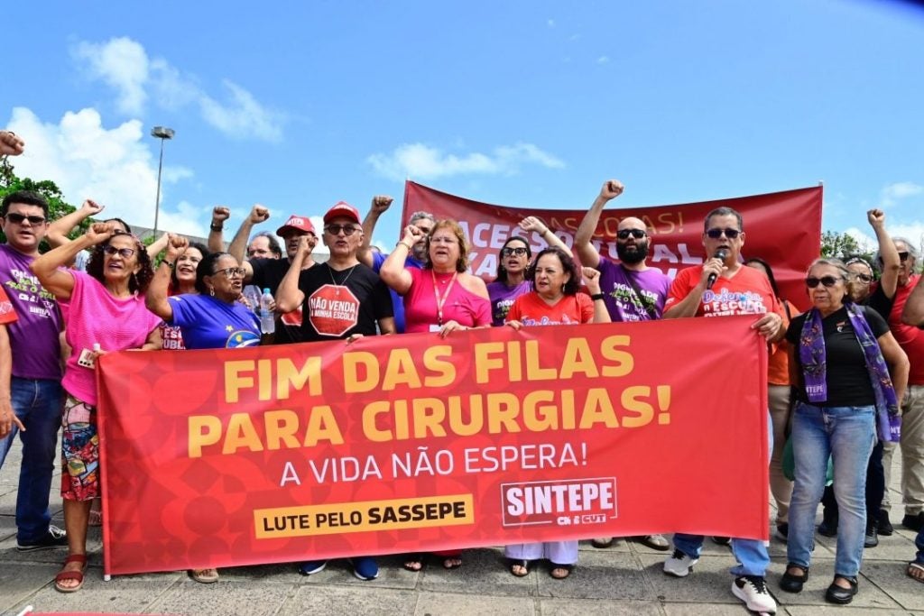 Sintepe faz ato em defesa do sistema de saúde dos servidores