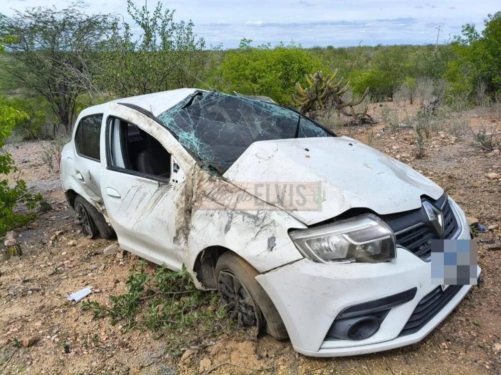 Carro perde controle, capota na BR-316 e deixa feridos em Floresta, PE