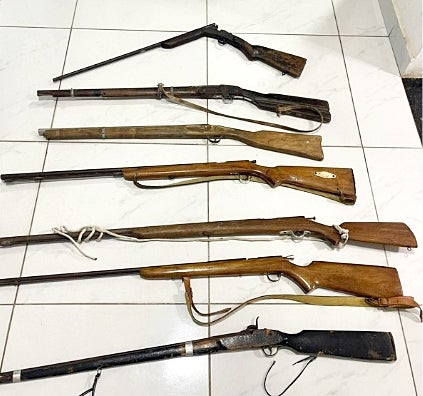 Polícia Militar apreende sete armas de fogo em acampamento na zona rural de Inajá (PE) Polícia Militar apreende sete armas de fogo em acampamento na zona rural de Inajá (PE)