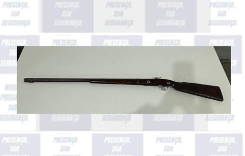 Polícia Militar Apreende Espingarda na Zona Rural de Petrolândia (PE) Polícia Militar Apreende Espingarda na Zona Rural de Petrolândia (PE)