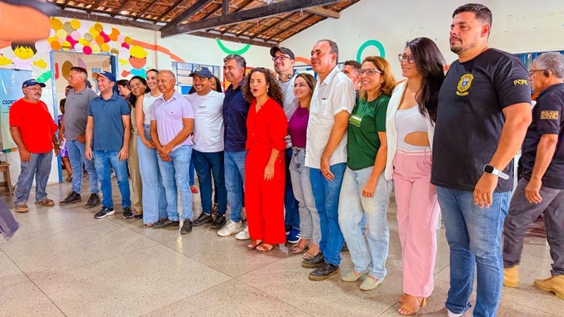 Prefeito Fabiano Marques, Vice Rogério Novaes e Deputada Rosa Amorim participam de solenidade que marca a chegada do Mutirão de Documentação das Trabalhadoras Rurais em Petrolândia Prefeito Fabiano Marques, Vice Rogério Novaes e Deputada Rosa Amorim participam de solenidade que marca a chegada do Mutirão de Documentação das Trabalhadoras Rurais em Petrolândia