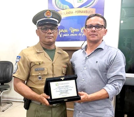 2º Sargento PM Fredson é homenageado com Título de Cidadão Petrolandense pelos relevantes serviços prestados à sociedade 2º Sargento PM Fredson é homenageado com Título de Cidadão Petrolandense pelos relevantes serviços prestados à sociedade