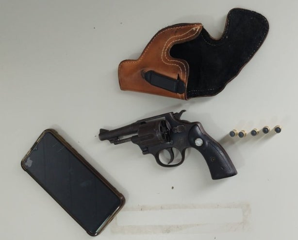 Vítima de disparo de arma de fogo leva companheiro a se apresentar à PM e arma é apreendida em Inajá (PE) Vítima de disparo de arma de fogo leva companheiro a se apresentar à PM e arma é apreendida em Inajá (PE)