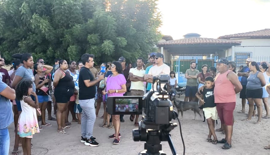 Moradores do Bairro Nova Esperança cobram providências da Compesa por falta d’água e contas altas em Petrolândia