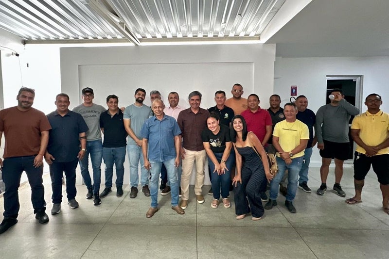 Prefeito Fabiano Marques se reúne com moradores do Bairro Nova Esperança para discutir falta d’água e cobranças da Compesa em Petrolândia