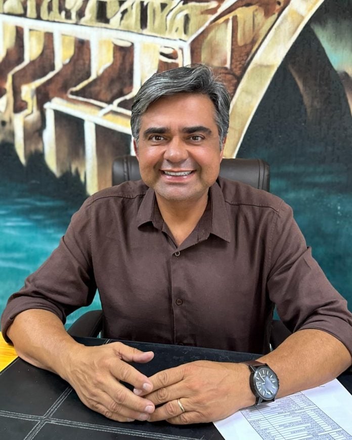 Prefeito Fabiano Marques encaminha à Câmara projeto que garanta aumento para professores efetivos e contratados de Petrolândia