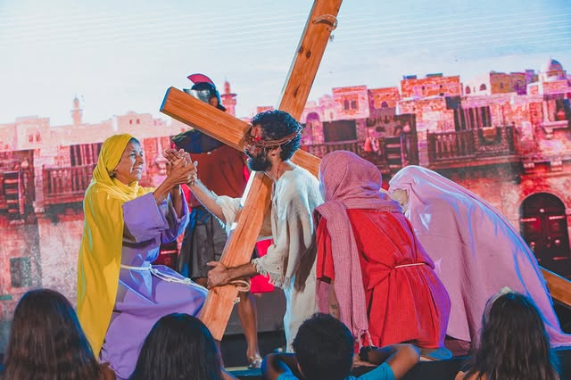 Petrolândia revive emoção da Paixão de Cristo com espetáculo inclusivo e grande participação popular