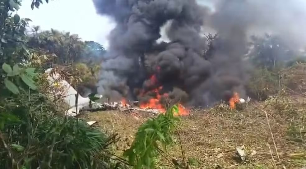 Sobe para 66 o número de mortos em queda de avião militar na Colômbia