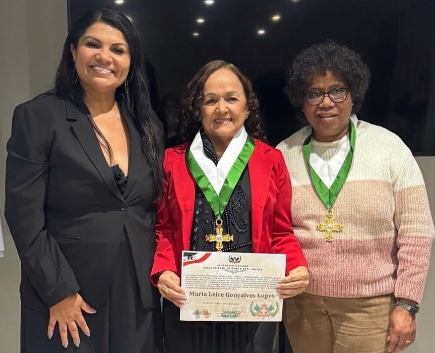 De Petrolândia para o mundo: escritora Maria Leice Lopes conquista reconhecimento literário internacional