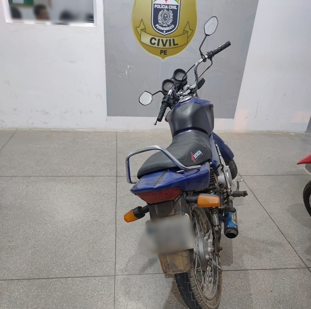 Petrolândia: Policiais Militares conduzem menor de idade por prática de direção perigosa (Empinando motocicleta)