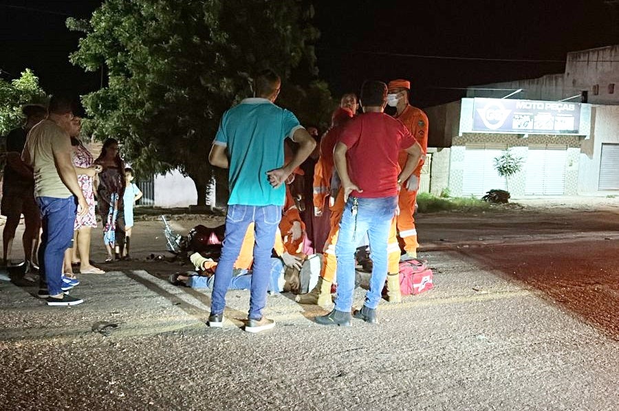 Colisão entre carro e motocicleta deixa quatro feridos na BR-316, em Petrolândia-PE