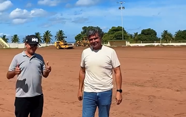 Prefeito Fabiano Marques acompanha obra de reforma do Estádio Municipal O Galegão em Petrolândia