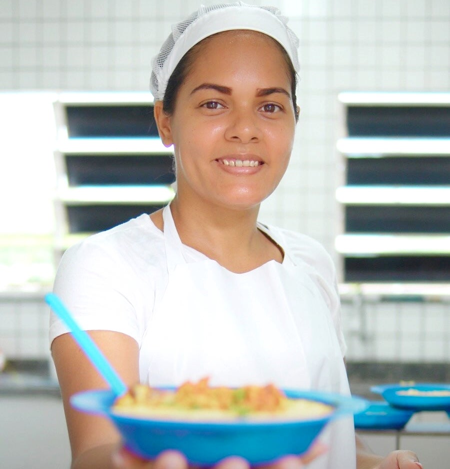Pesquisa revela aprovação da merenda escolar e aponta xerém com galinha como prato favorito entre alunos de Jatobá-PE