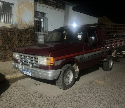 Polícia Militar recupera veículo roubado e apreende droga durante ação em Inajá-PE