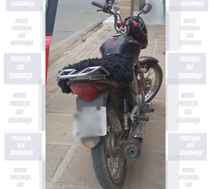 Polícia Militar intercepta motociclista por desobediência e direção perigosa em Inajá