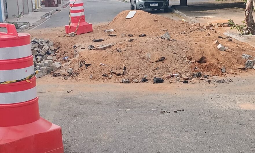 Alô COMPESA! Após conserto de vazamento, moradores denunciam rua danificada há mais de três semanas sem reparo em Petrolândia