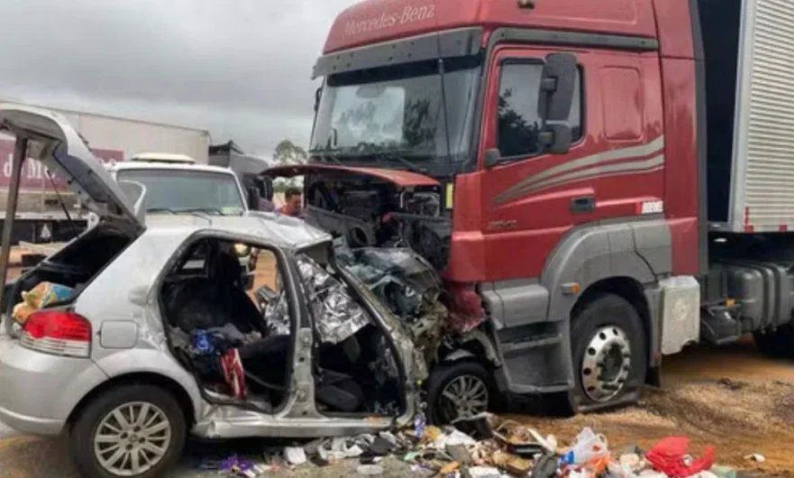 Tragédia na BR-251: seis pessoas de Delmiro Gouveia, incluindo criança de 3 anos, morrem em colisão com carreta em Minas Gerais