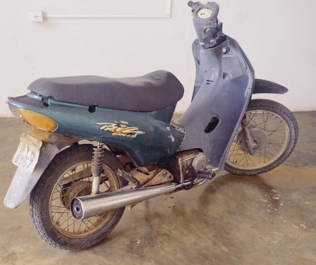 Policiais militares da 4ª CIPM encaminham motocicleta com queixa de roubo/furto à delegacia em Tacaratu