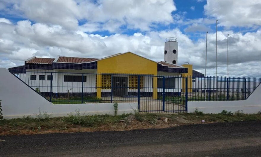 Obra se arrasta por anos e agora depende da Neoenergia para ligar a luz em Floresta