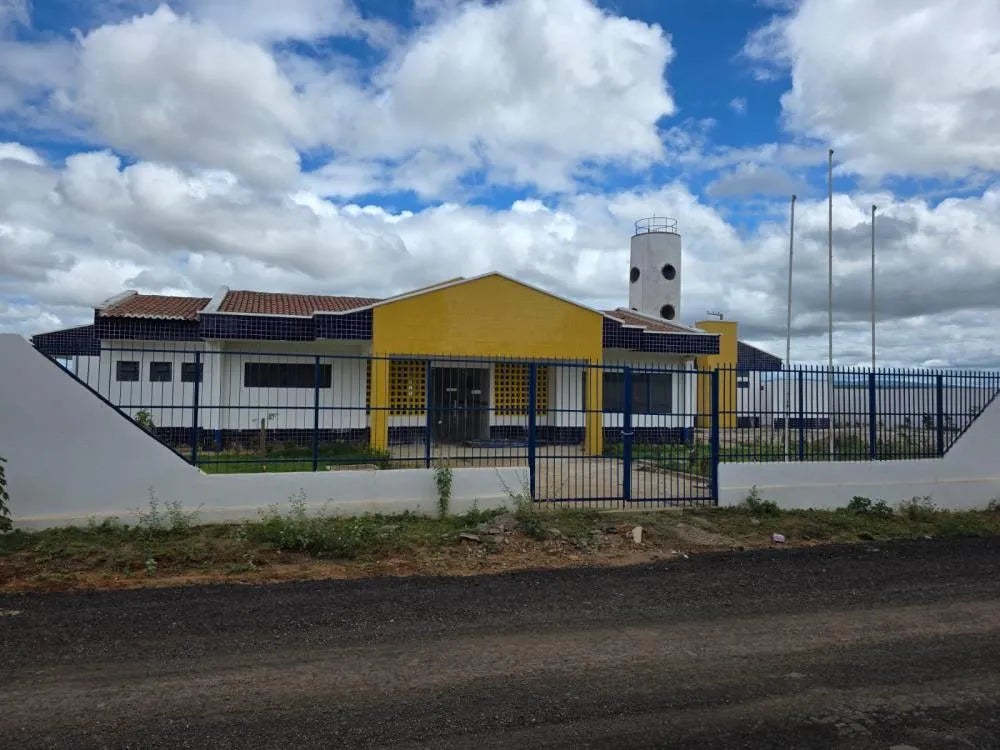 Obra se arrasta por anos e agora depende da Neoenergia para ligar a luz em Floresta