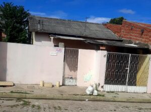 Casa com 3 quartos está à venda no centro de Jatobá-PE