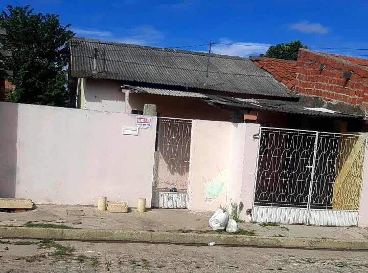 Casa com 3 quartos está à venda no centro de Jatobá-PE