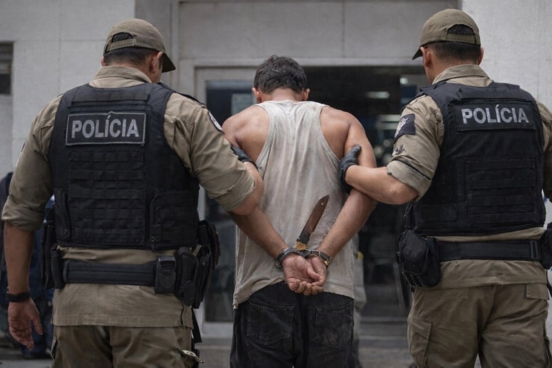 Homem é conduzido à delegacia após ameaçar populares com faca no Mercado Público de Petrolândia
