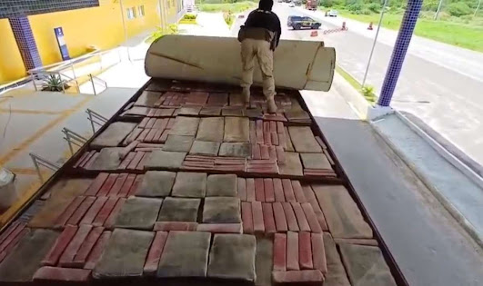 Sertão: PRF apreende quase 2 toneladas de maconha escondidas em teto de caminhão na divisa de PE e BA